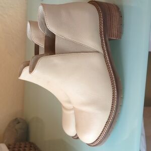 Seychelles Heart of Gold Cream Leather Booties